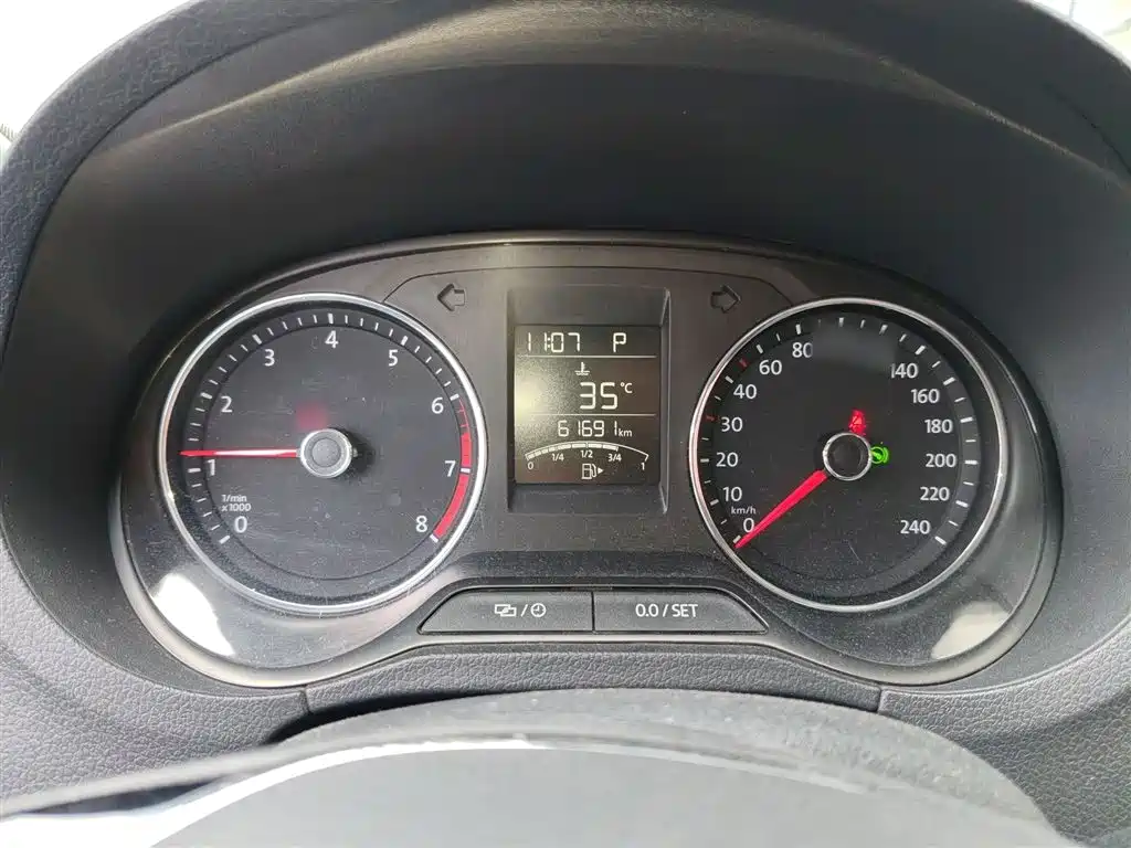 Volkswagen Polo 2016 1.6L Automatic Luxury фото 4
