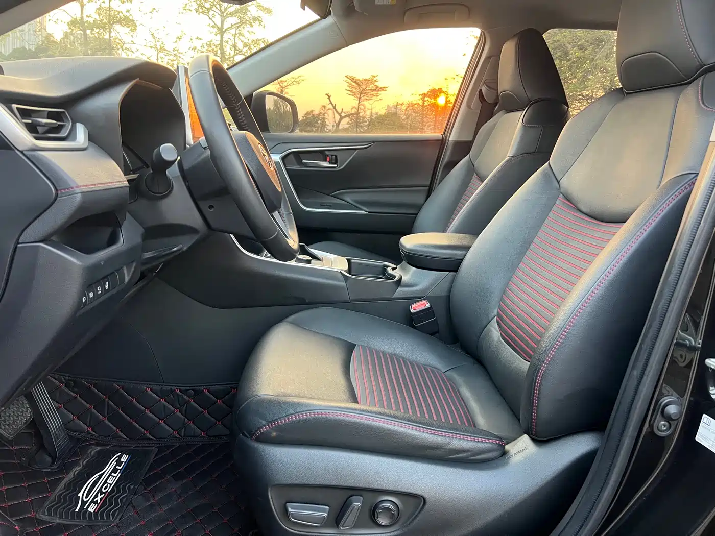 Toyota RAV4 Rongfang Dual Engine E+ 2022 2.5L 2WD Elite Pro фото 10