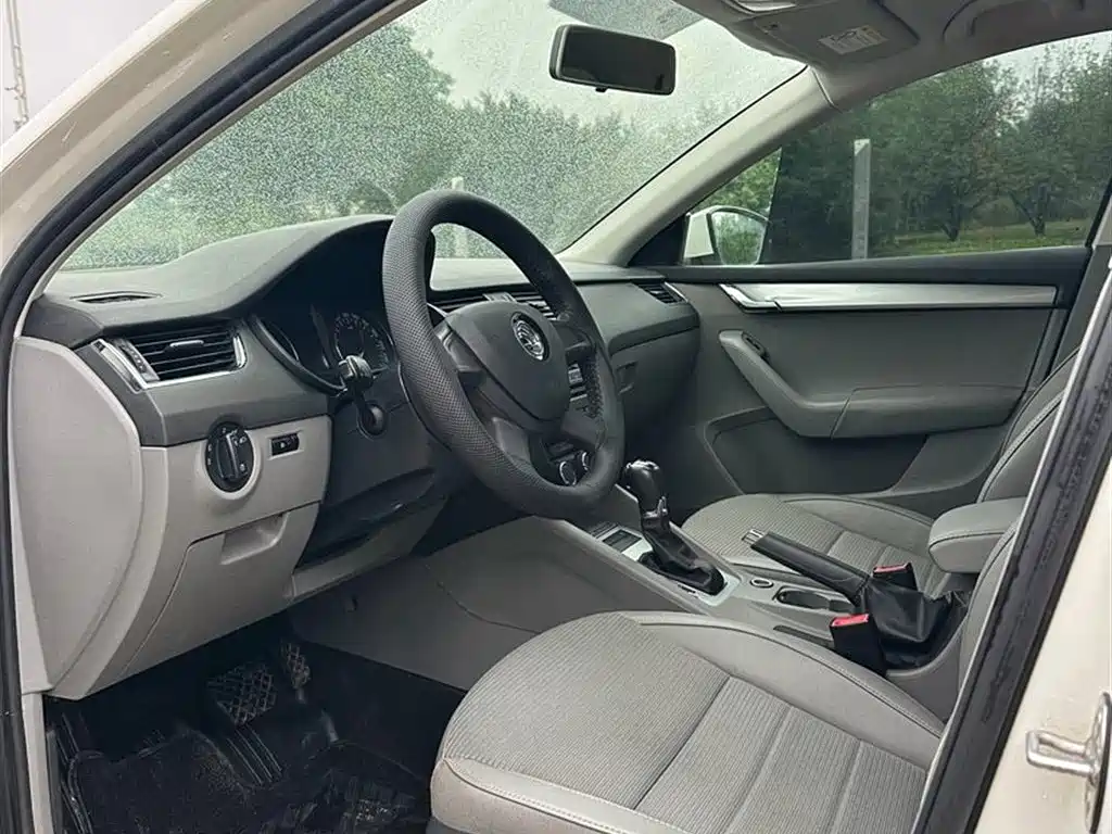 Škoda Octavia 2015 1.6L Automatic逸杰版 фото 8
