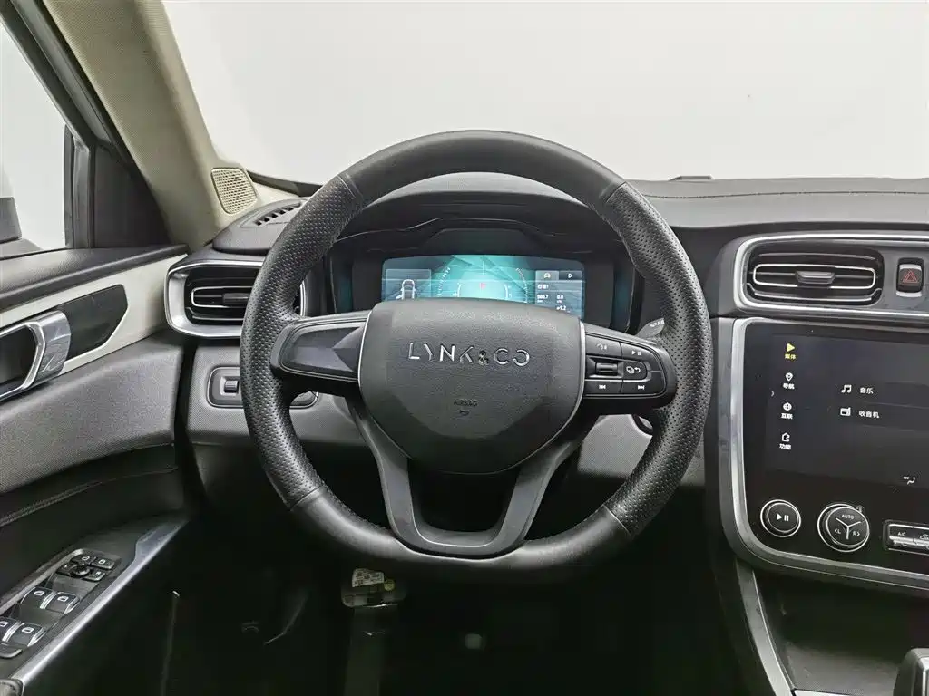 Lynk & Co 01 2019 2.0T 2WD Pure Version China VI фото 11