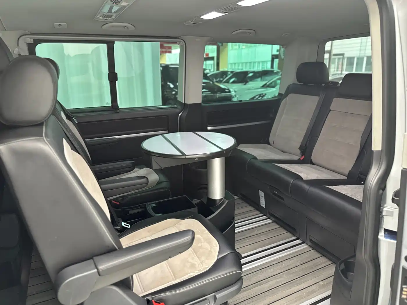 Volkswagen Multivan 2018 2.0TSI 4WD Leisure Edition 7-Seater фото 34
