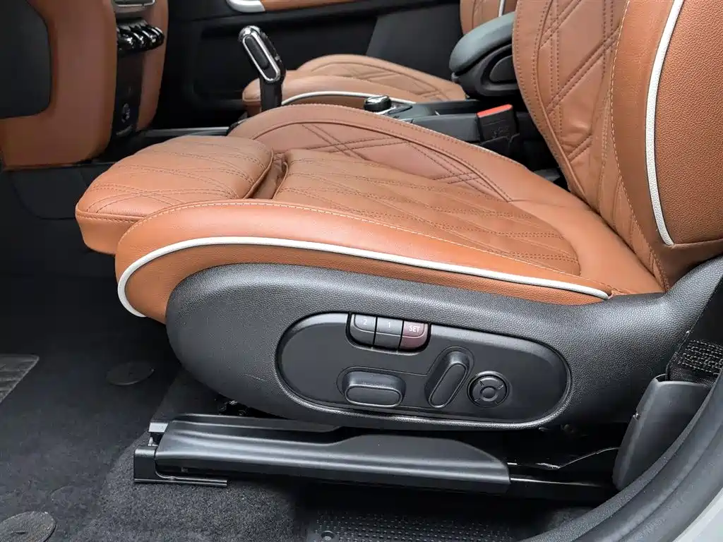 MINI COUNTRYMAN 2023 Second Facelift 2.0T COOPER S ALL4 Connoisseur фото 20