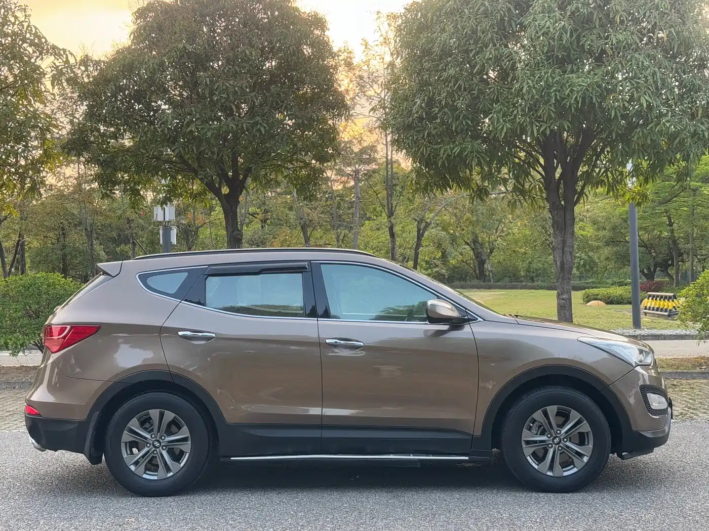 Hyundai Santa Fe 2013 Model 2.4L Automatic 2WD Smart фото 16