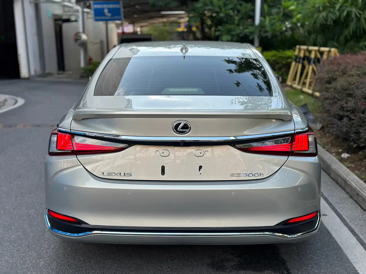 Lexus ES 2021 300h Executive Edition фото 7