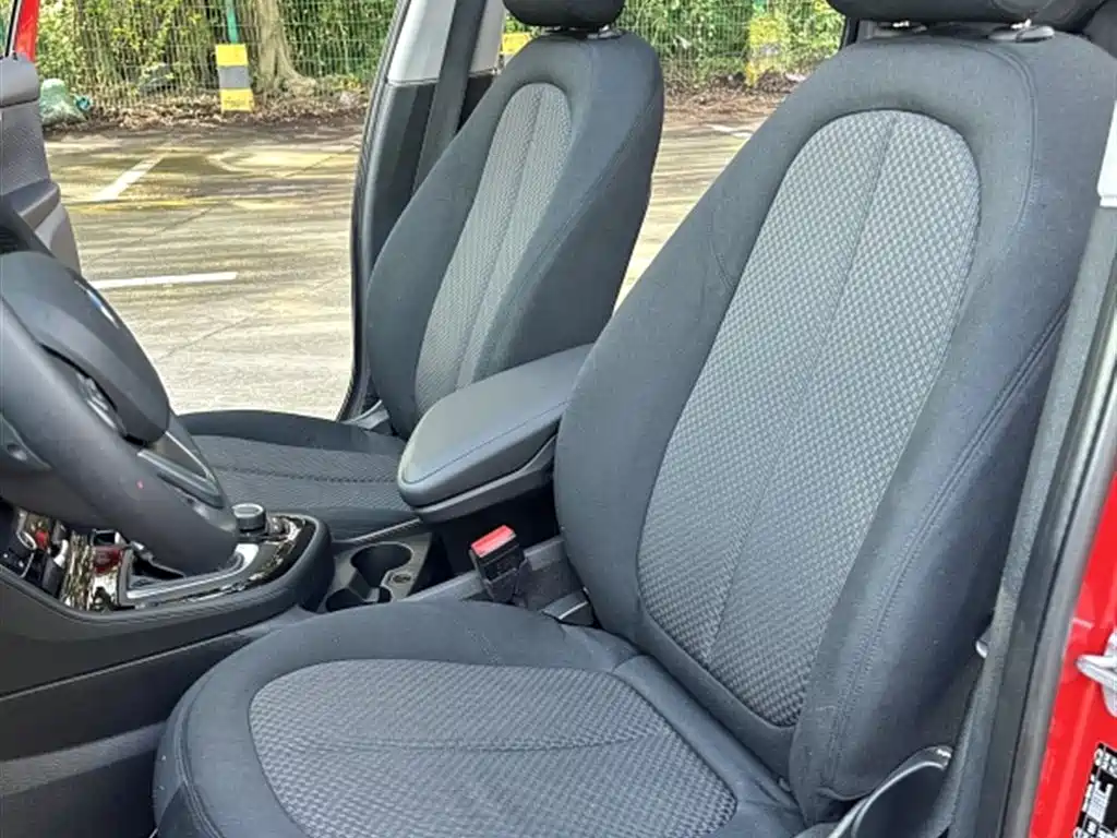 BMW 2 Series Touring 2016 218i Leading фото 11
