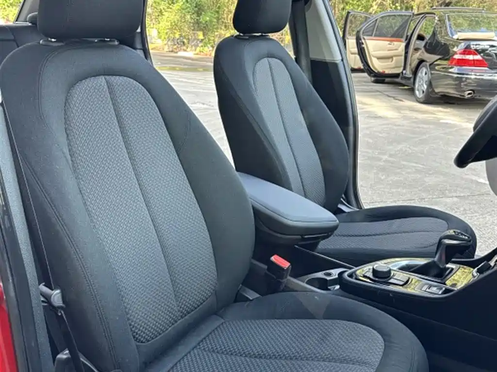 BMW 2 Series Touring 2016 218i Leading фото 14