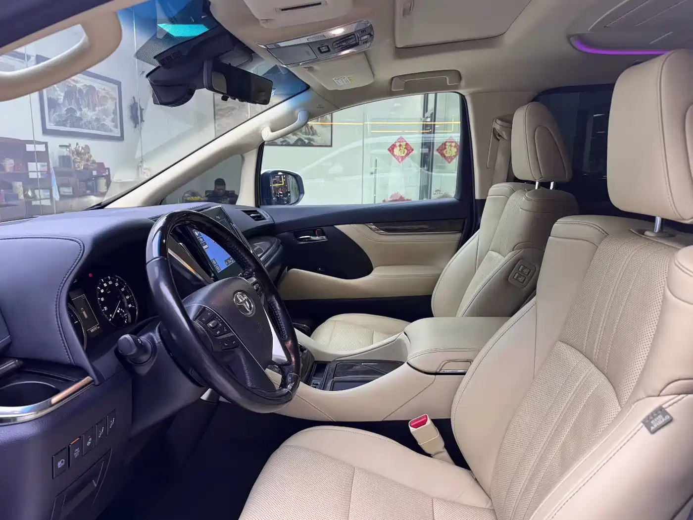Toyota Vellfire 2020 Twin Engine 2.5L HV Premium Edition фото 4