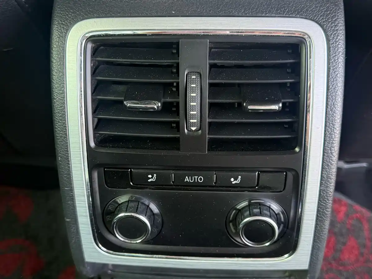 Volkswagen Passat 2014 1.8TSI DSG Executive Edition фото 9