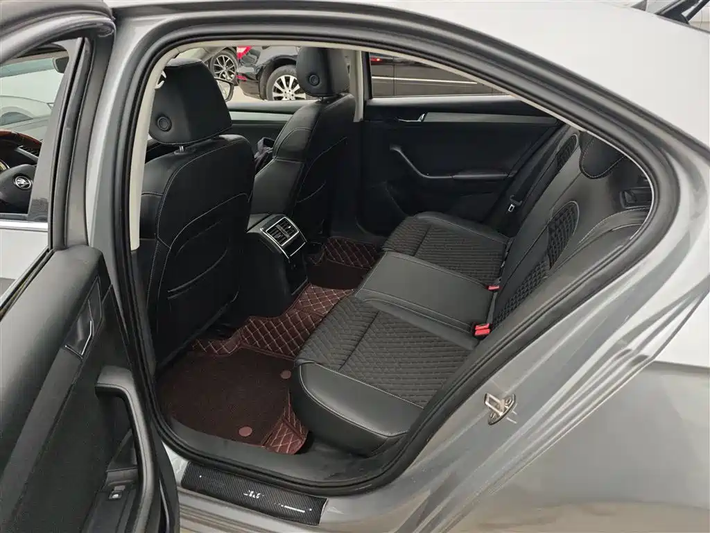 Škoda Superb 2019 TSI280 DSG Comfort Edition фото 17