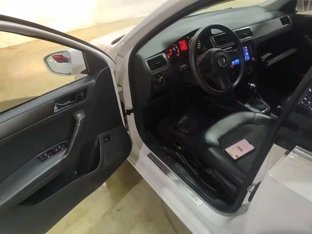 Volkswagen Santana 2015 1.6L Automatic Comfort Edition фото 16