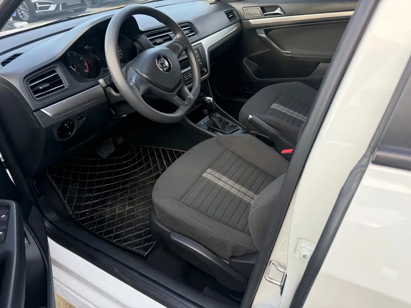 Volkswagen Lavida 2019 Lavida Start 1.5L Auto Trend (China VI) фото 4