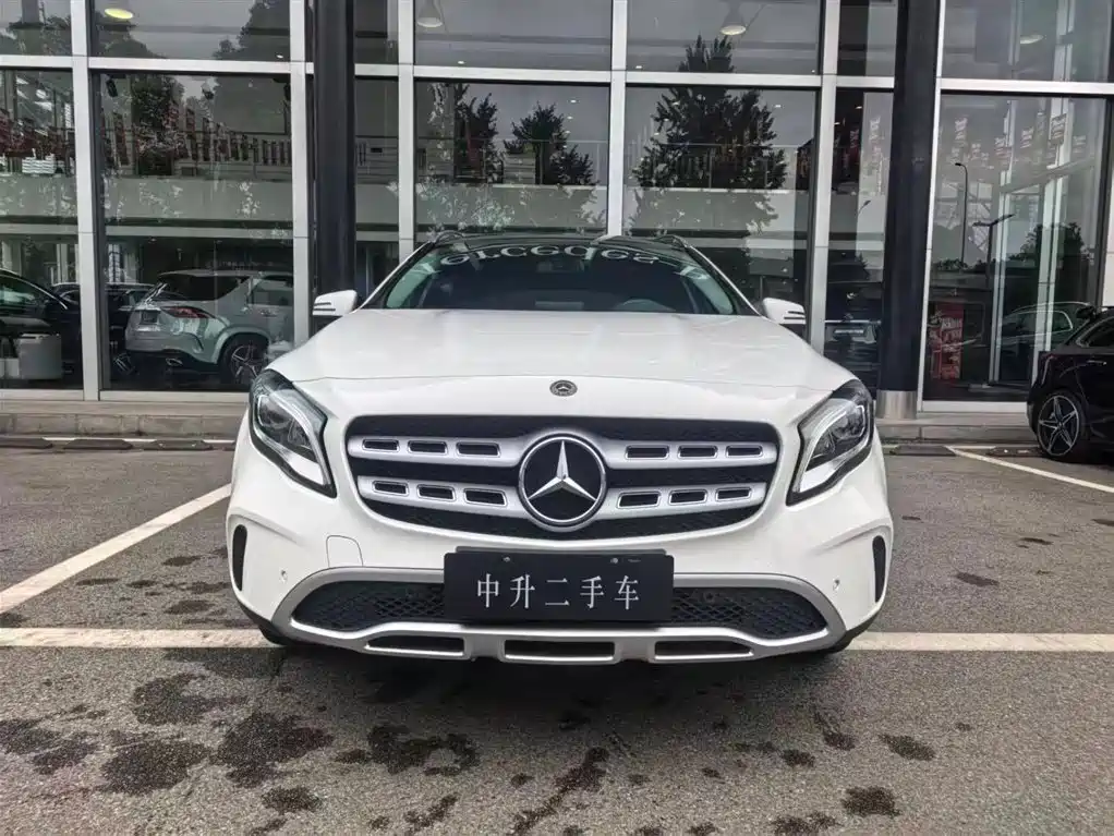 Mercedes-Benz GLA 2018 GLA 200 Fashion фото 2