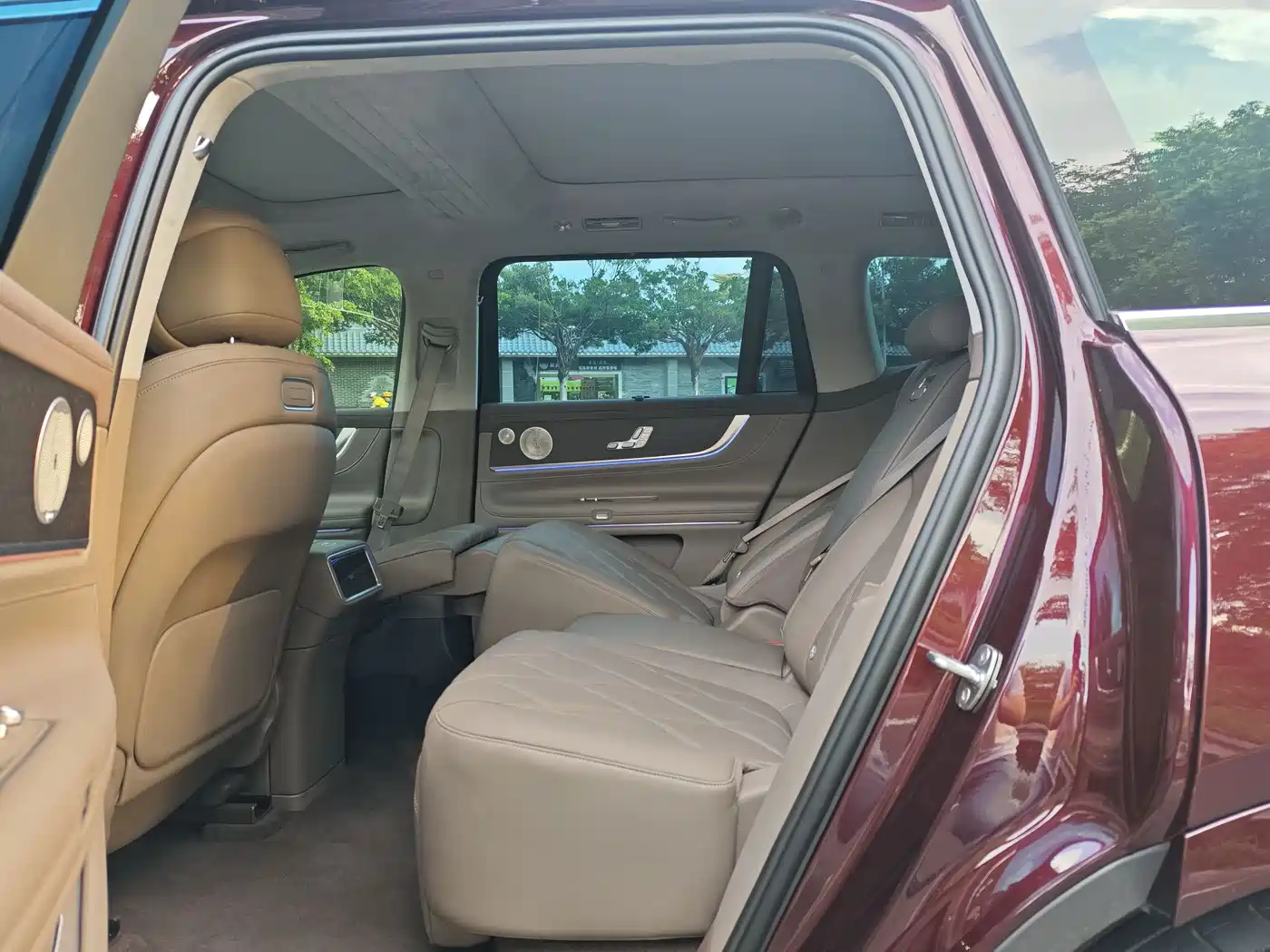 AITO Wenjie AITO M9 2025 Pure Electric Ultra 100kWh 5-Seater фото 6