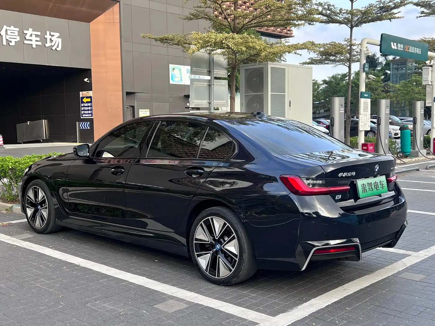 BMW i3 2023 eDrive 40 L Shadow Night Sport Package фото 9