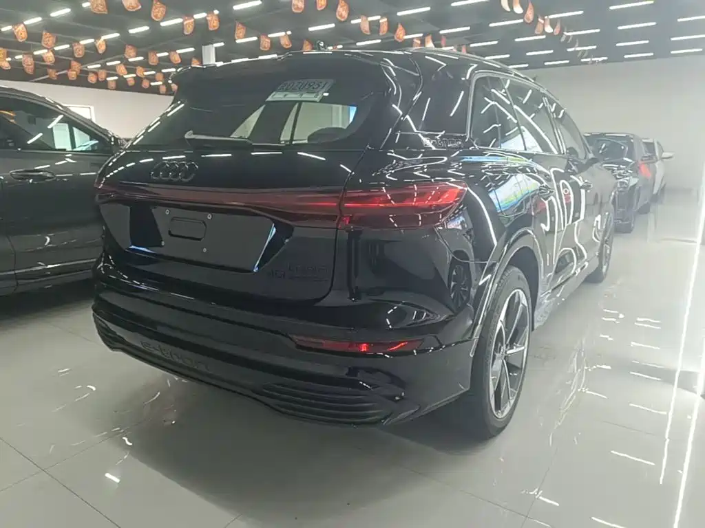 Фото 7 - Audi Q5 e-tron