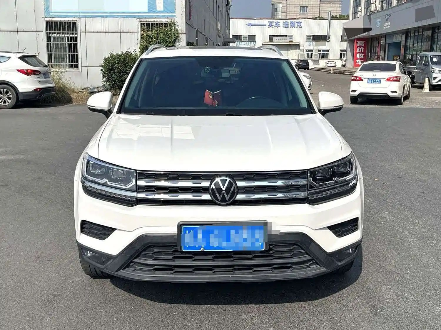 Фото 1 - Volkswagen Tharu