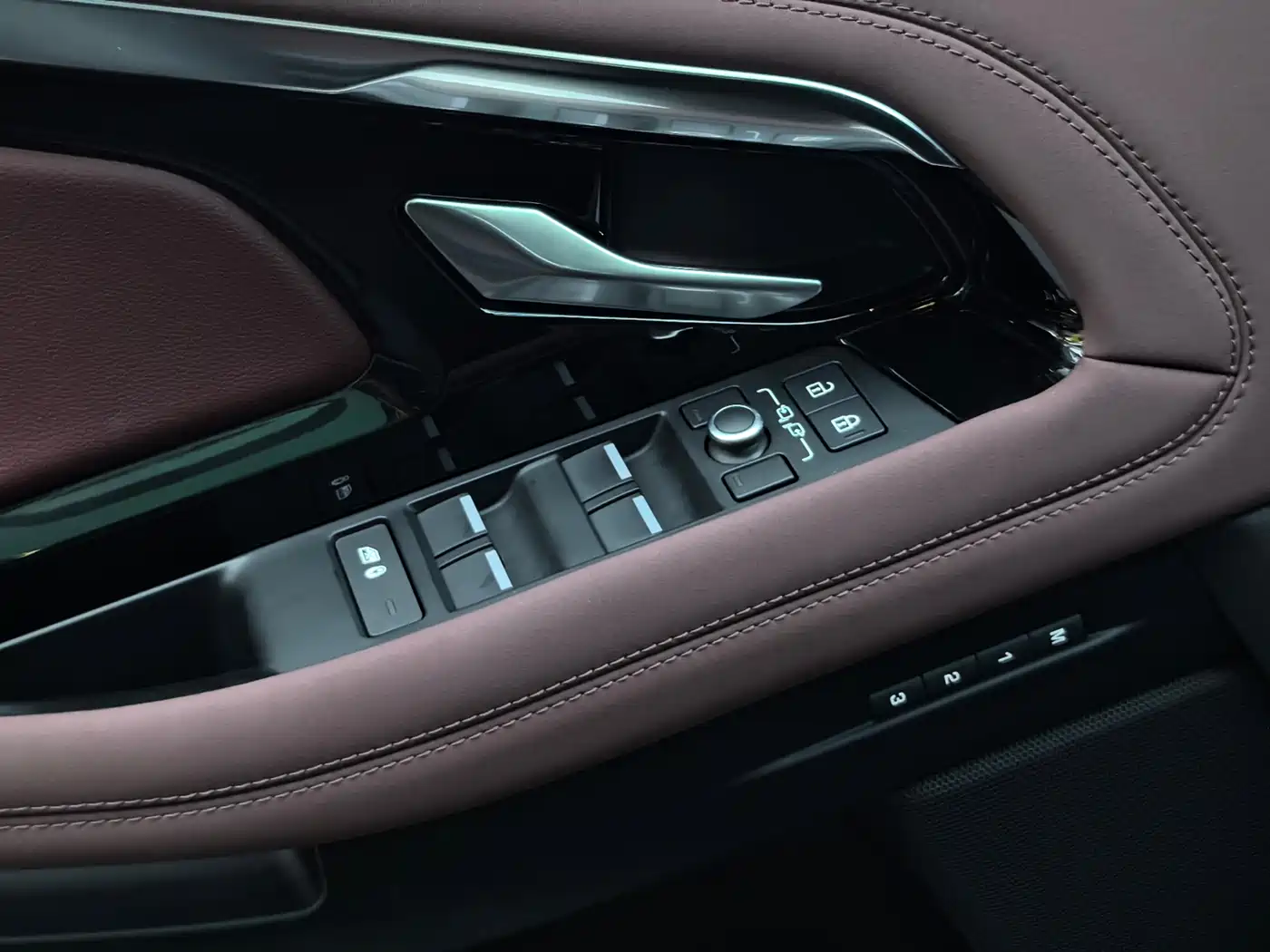 Land Rover Range Rover Evoque 2022 Range Rover Evoque L 249PS R-Dynamic Luxury Edition фото 29