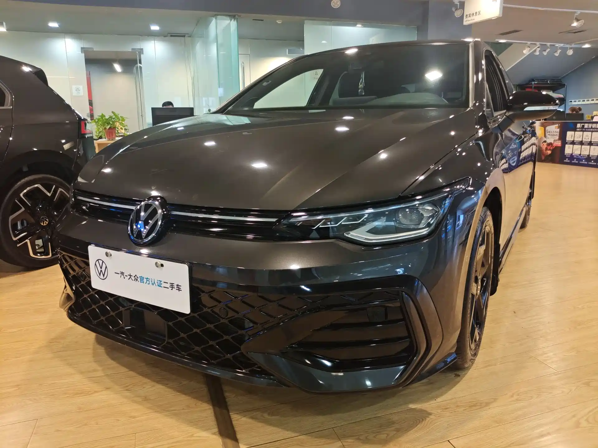 Фото 1 - Volkswagen Golf