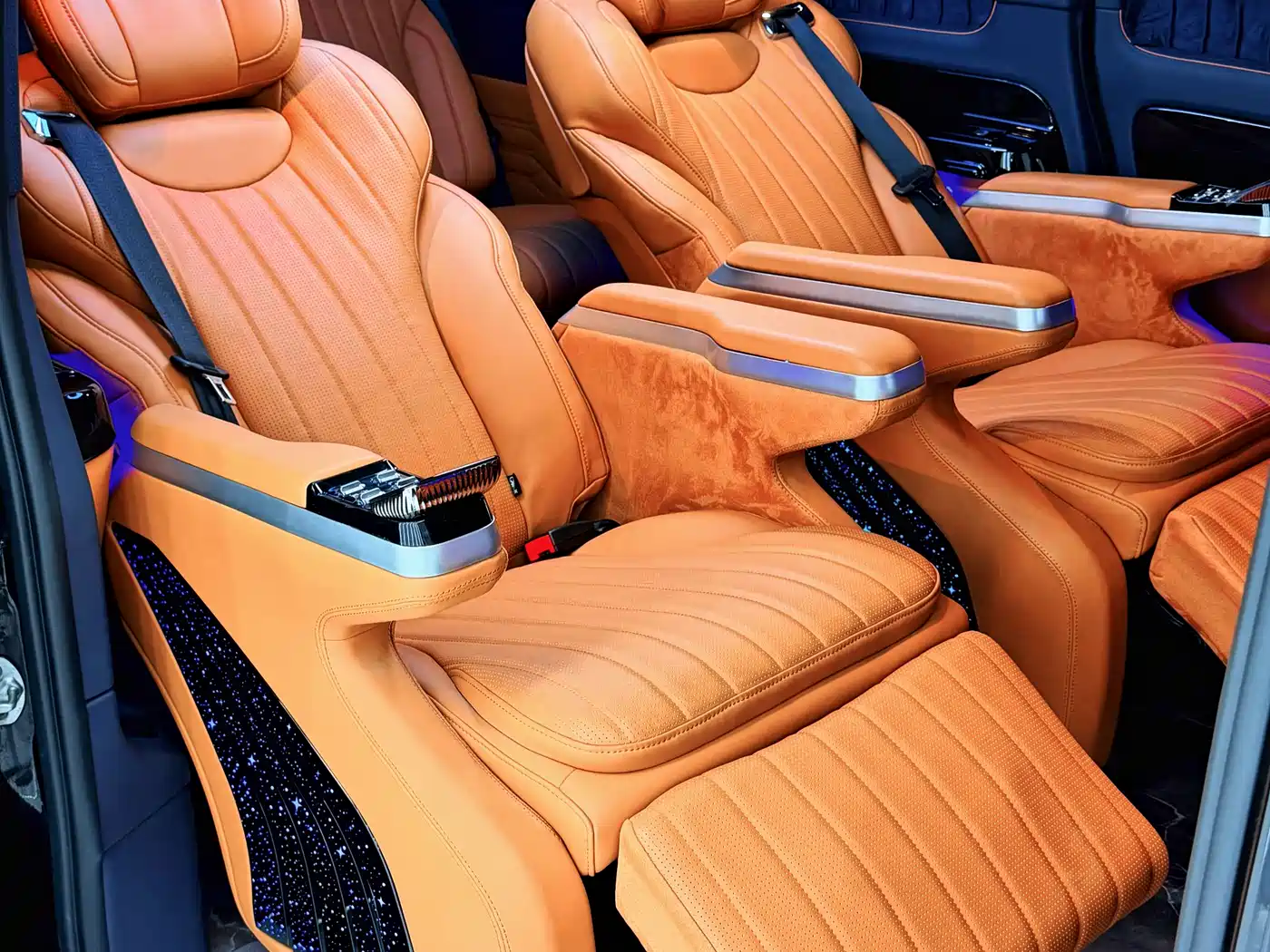 Mercedes-Benz Vito 2023 2.0T Business 7-Seater фото 15