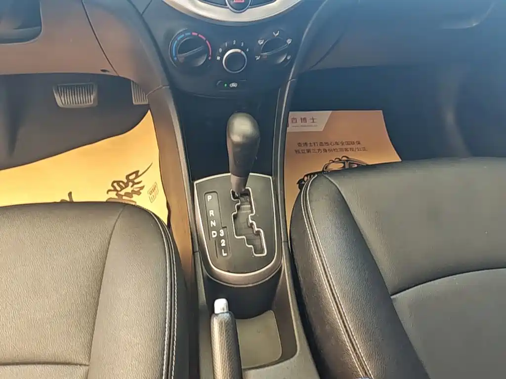 Hyundai Reina 2016 2016 1.4L Automatic GLX Leading