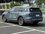 Photo 5 - Lincoln Aviator
