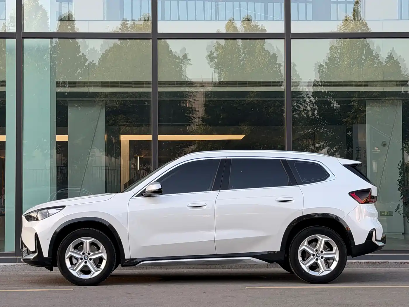 BMW X1 2024 sDrive20Li X Design Package фото 2