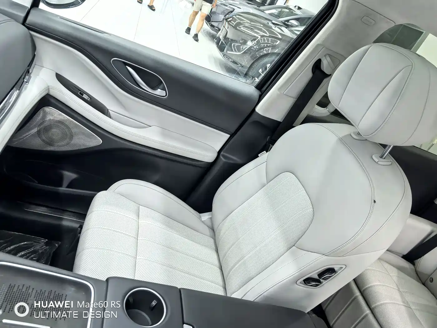 Voyah Auto Voyah Dreamer 2025 Model PHEV 4WD Premium QianKun Edition фото 8
