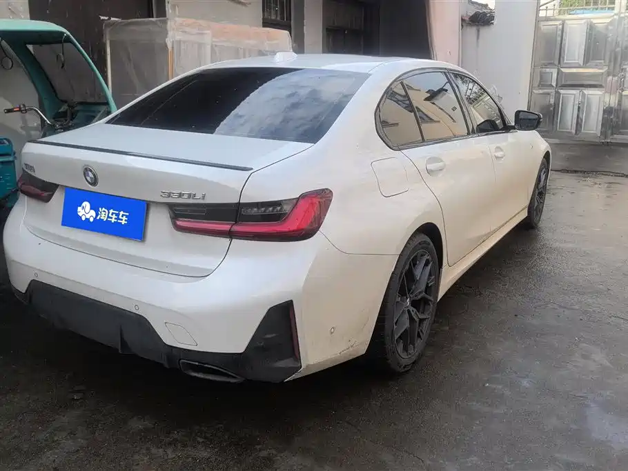 BMW 3 Series 2025 330i M Sport Night Edition фото 3