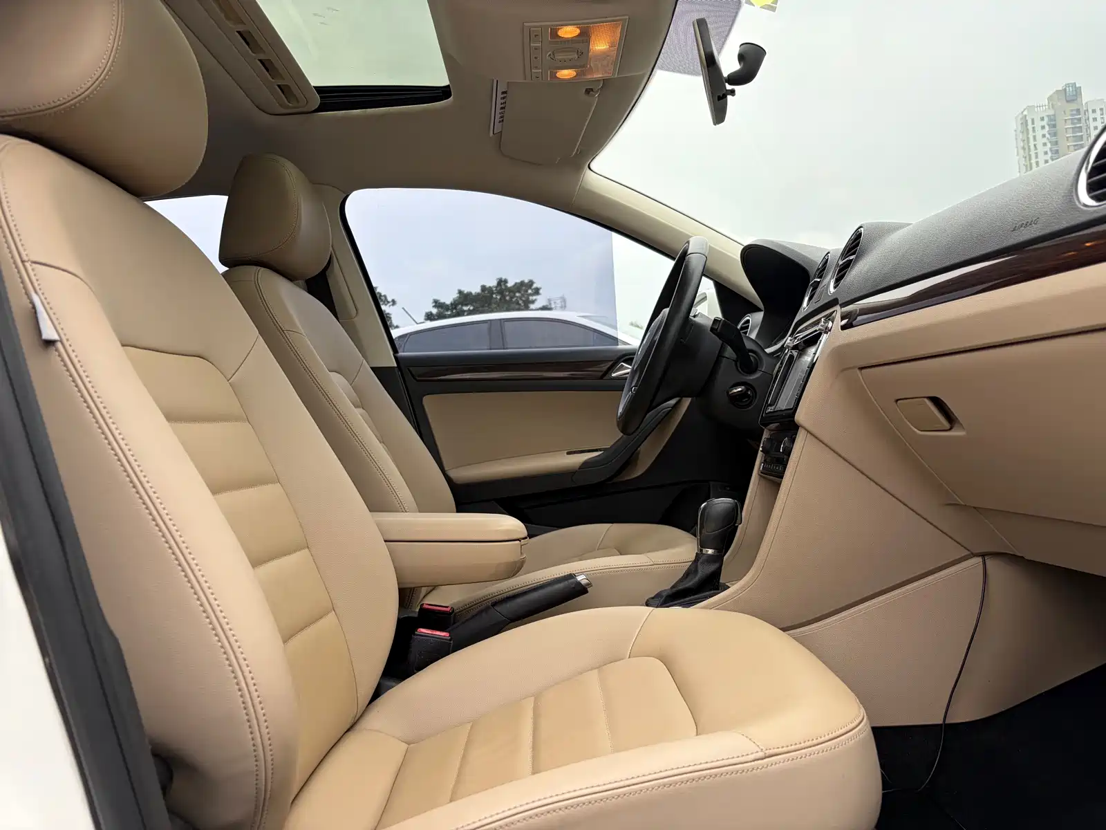 Photo 13 - Volkswagen Jetta