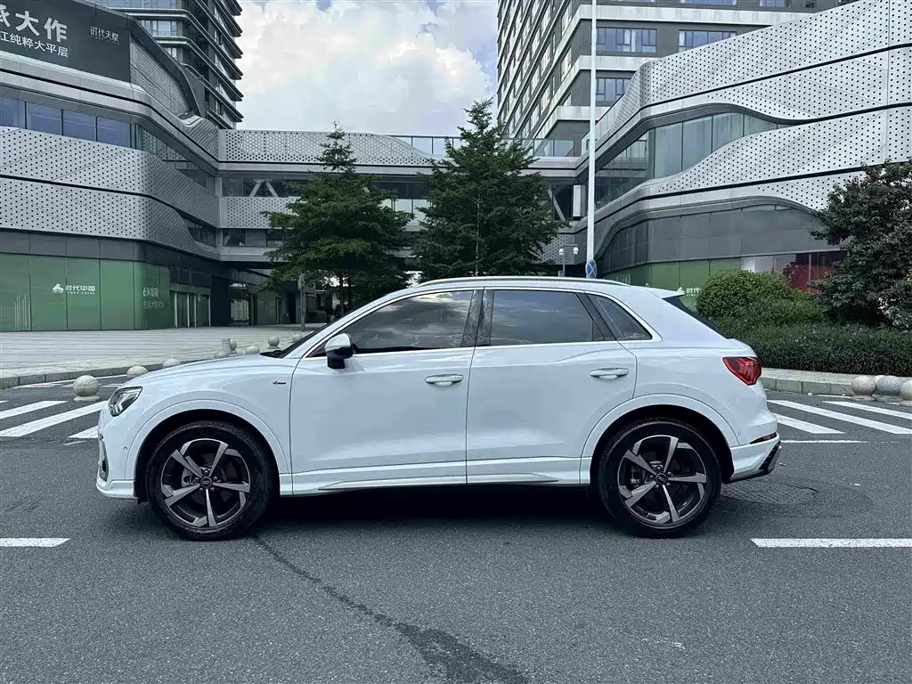 Photo 10 - Audi Q3