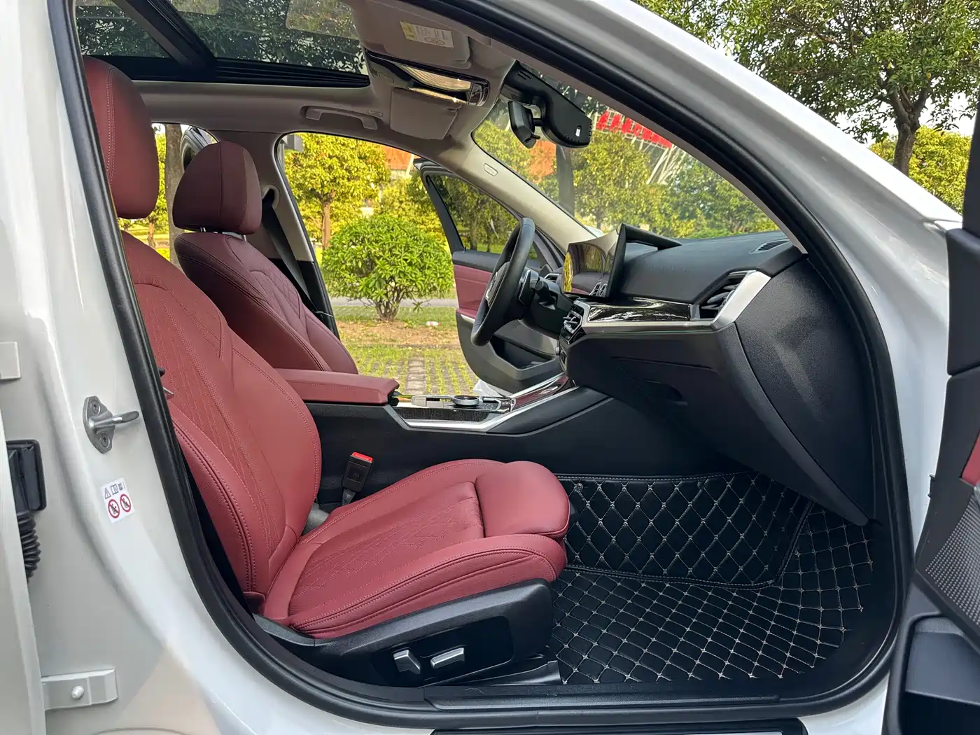 BMW 3 Series 2023 325Li M Sport Package фото 10