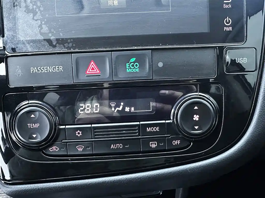 MITSUBISHI OUTLANDER