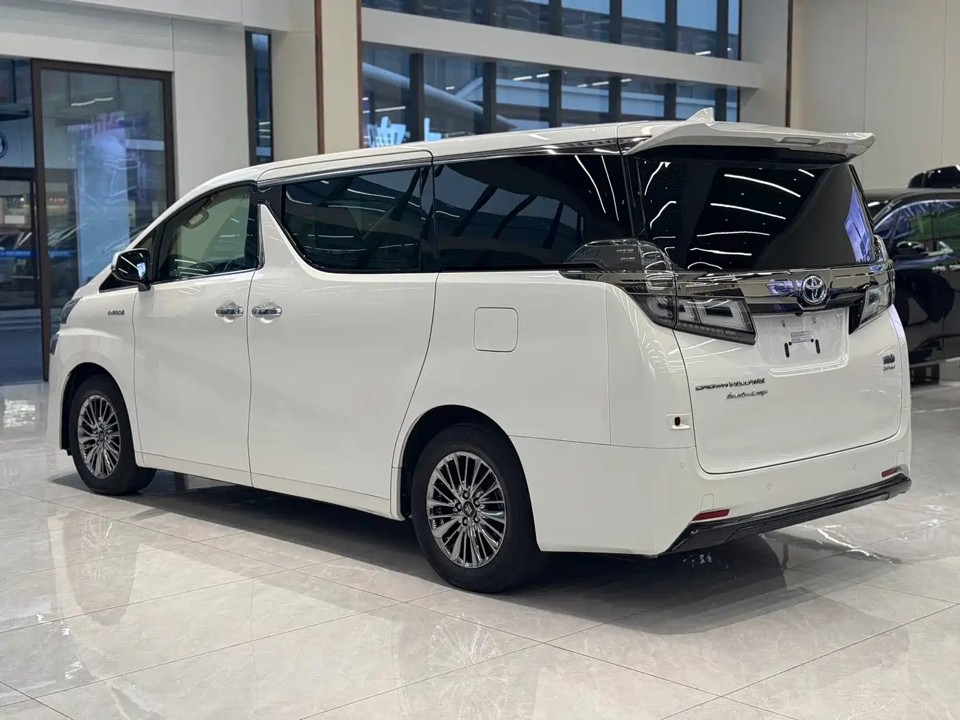 Toyota Vellfire 2023 Crown Hybrid 2.5L HV Premium фото 11