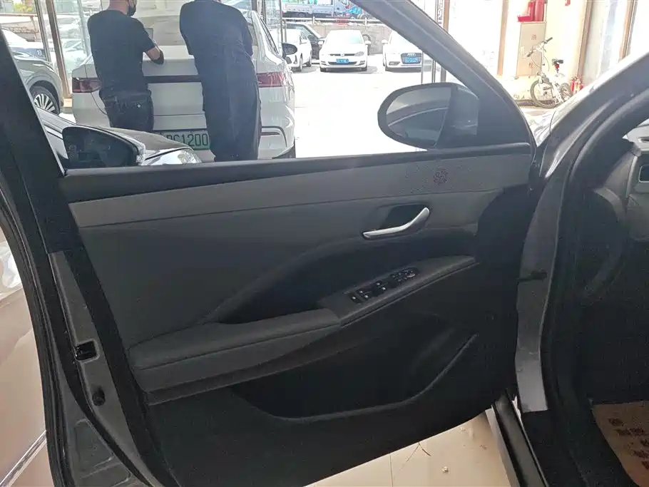 BYD Qin PLUS 2025 DM-i Smart Drive 55KM Leader фото 7
