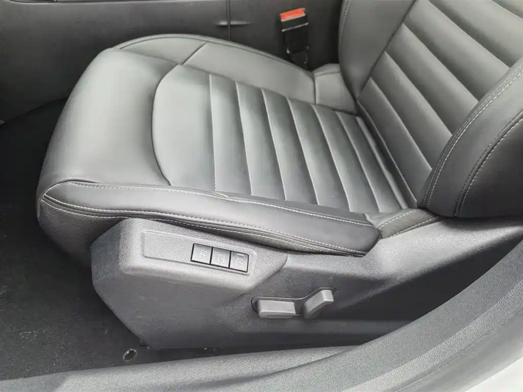 Citroën C6 2021 400THP Comfort Version фото 20