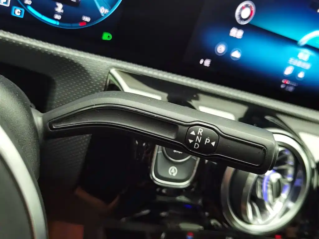 Mercedes-Benz A-Class (Import) 2019 A 200 Dynamic Version фото 13