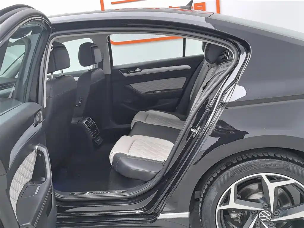 Volkswagen Magotan 2023 Model 2 Million Commemorative Edition 330TSI DSG Luxury фото 15