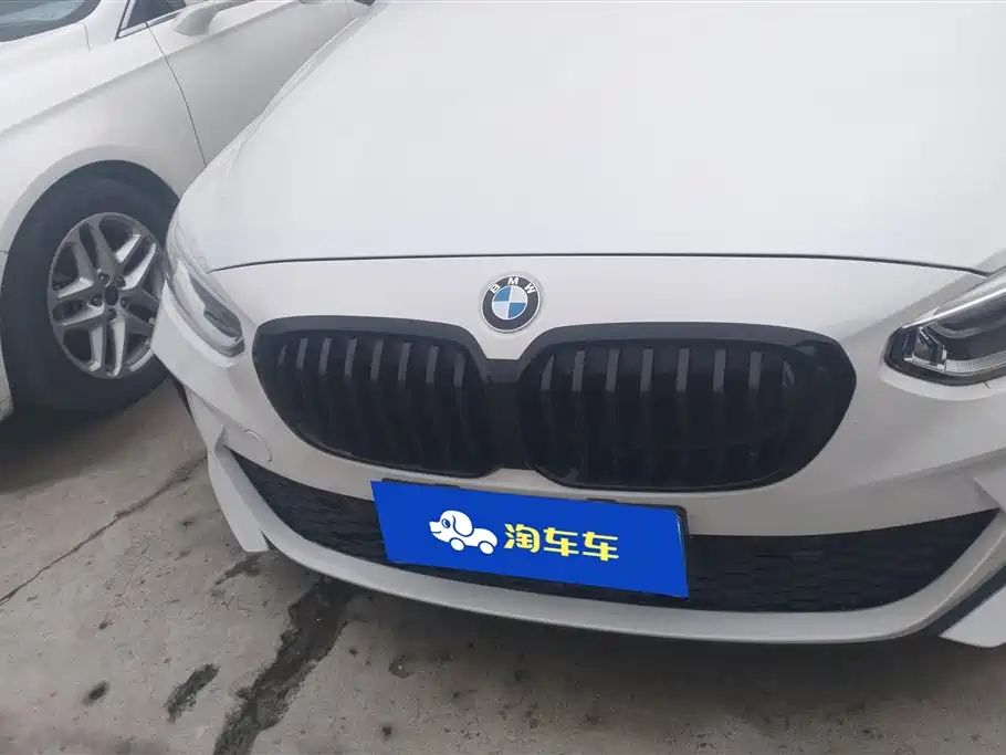 BMW 1 Series 2023 120i M Sport фото 2