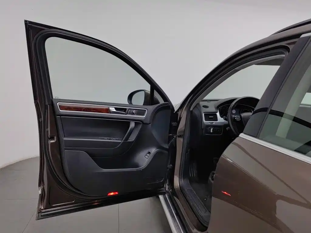Фото 8 - Volkswagen Touareg