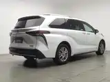 Photo 2 - Toyota Sienna