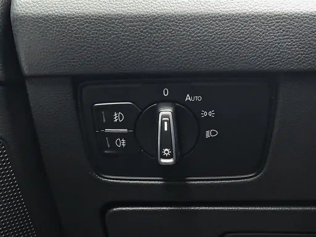 Volkswagen Magotan 2023 Model 2 Million Commemorative Edition 330TSI DSG Luxury фото 21