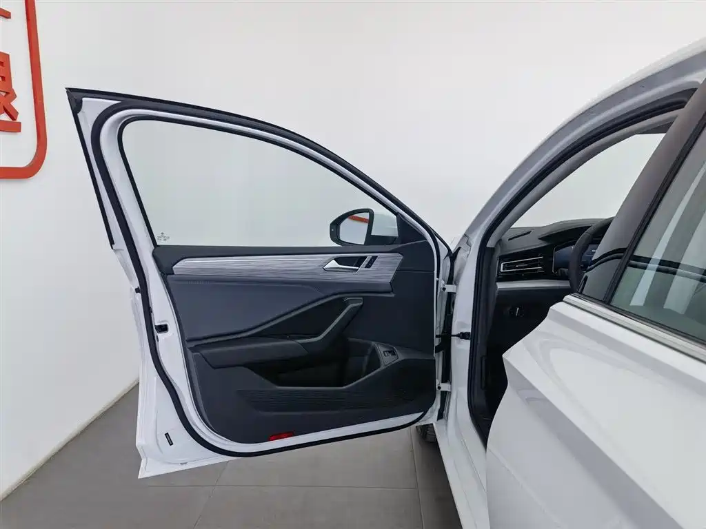 Volkswagen Sagitar 2025 300TSI DSG Surpass Edition фото 8