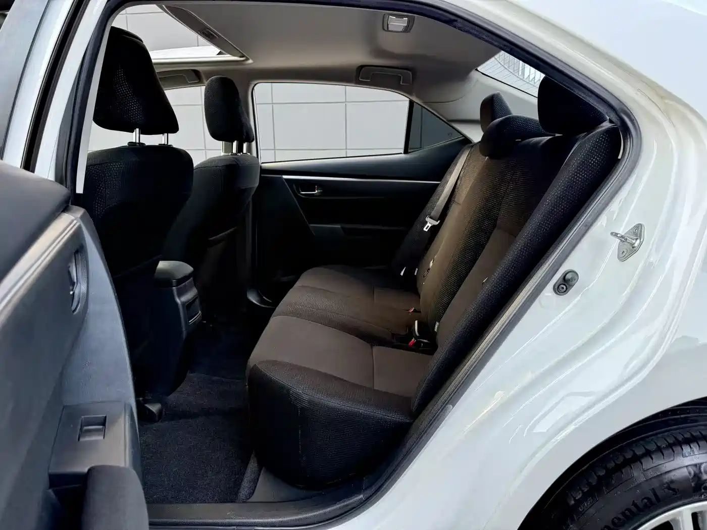 Toyota Corolla 2014 1.6L CVT GL-i фото 6