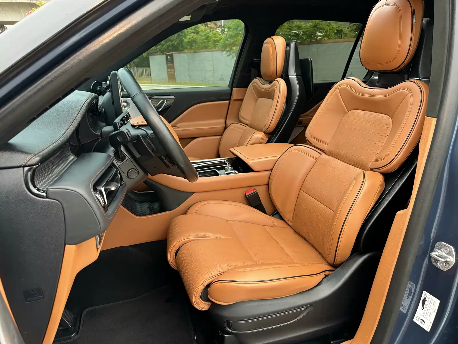 Фото 28 - Lincoln Aviator
