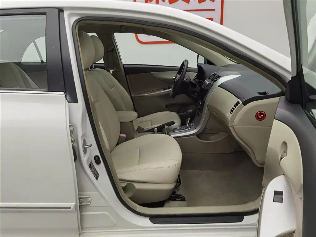 Toyota Corolla 2012 Styling Edition 1.8L CVT GL-i фото 23