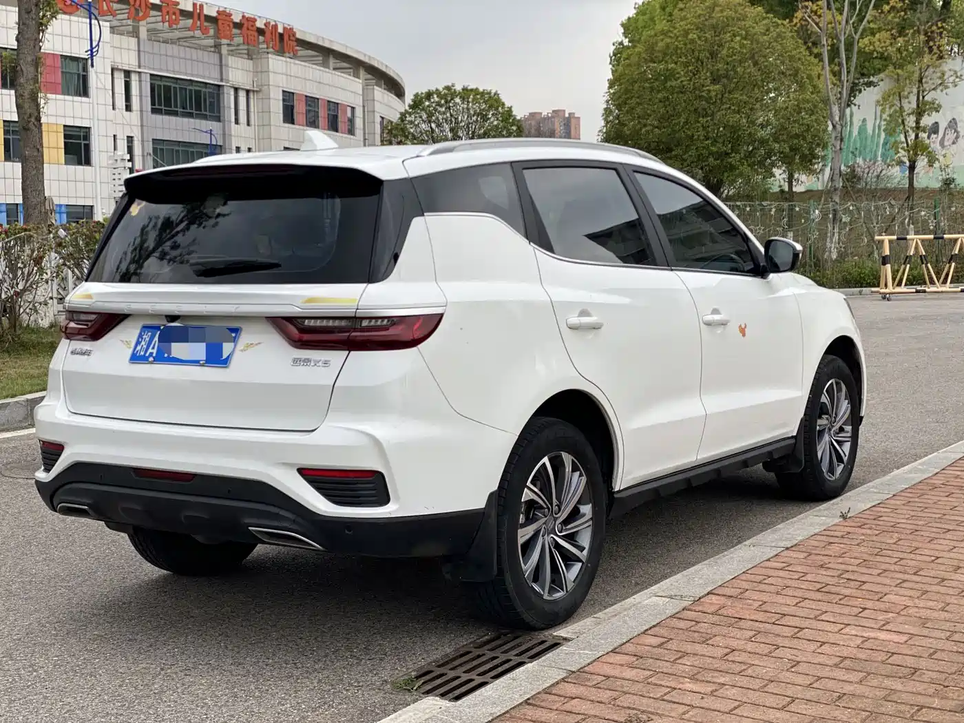 GEELY AUTOMOBILE VISION X6