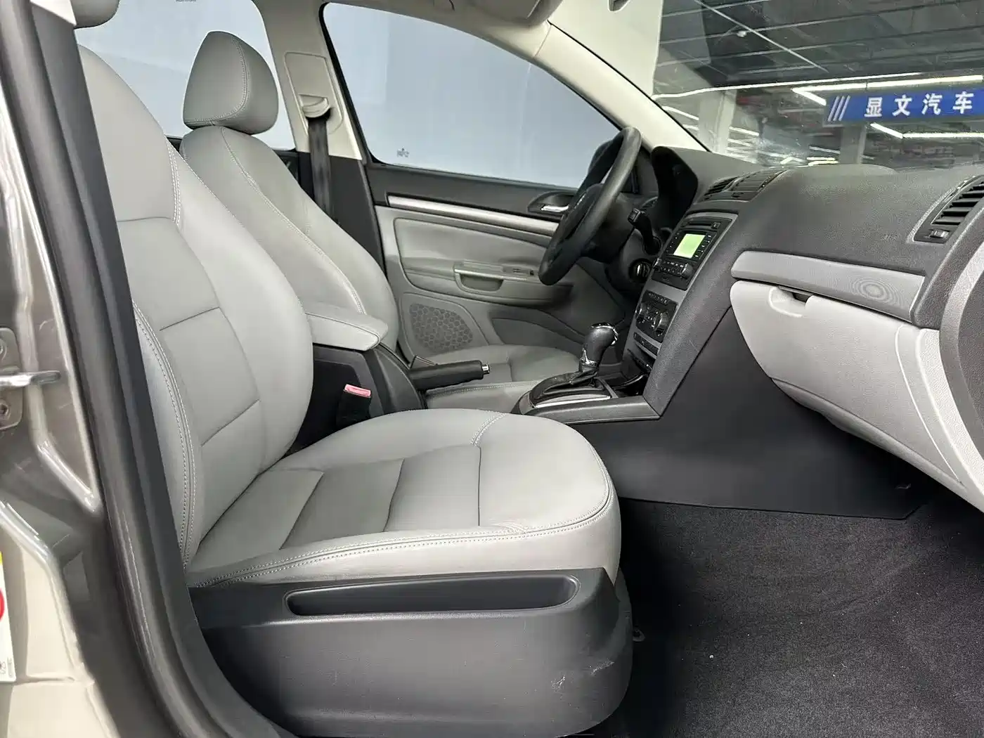 Škoda Octavia 2014 1.6L Auto Yijun Edition фото 11