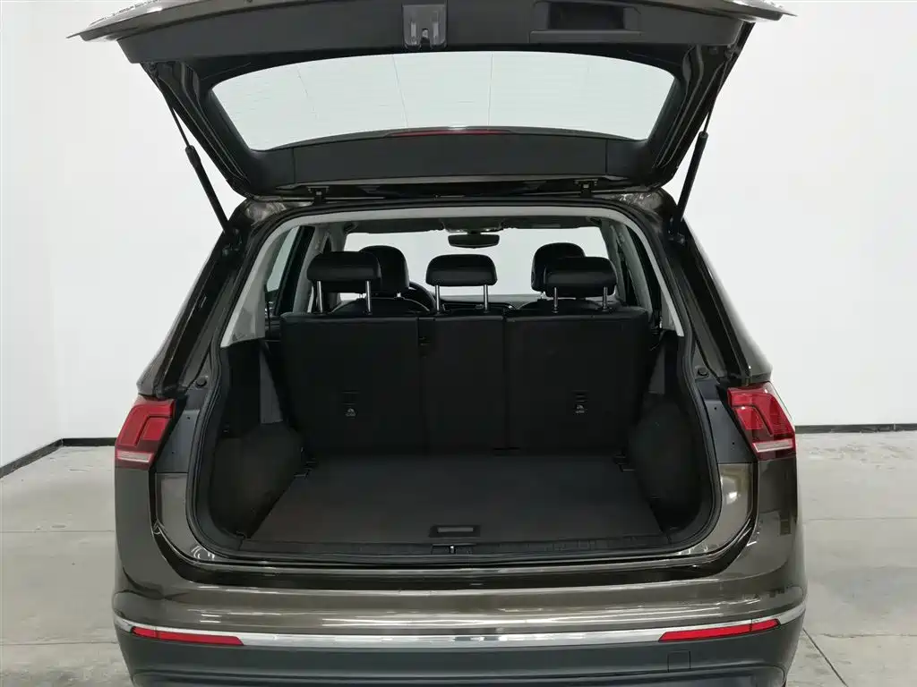 Volkswagen Tiguan L 2017 330TSI Automatic 2WD Luxury Edition фото 16