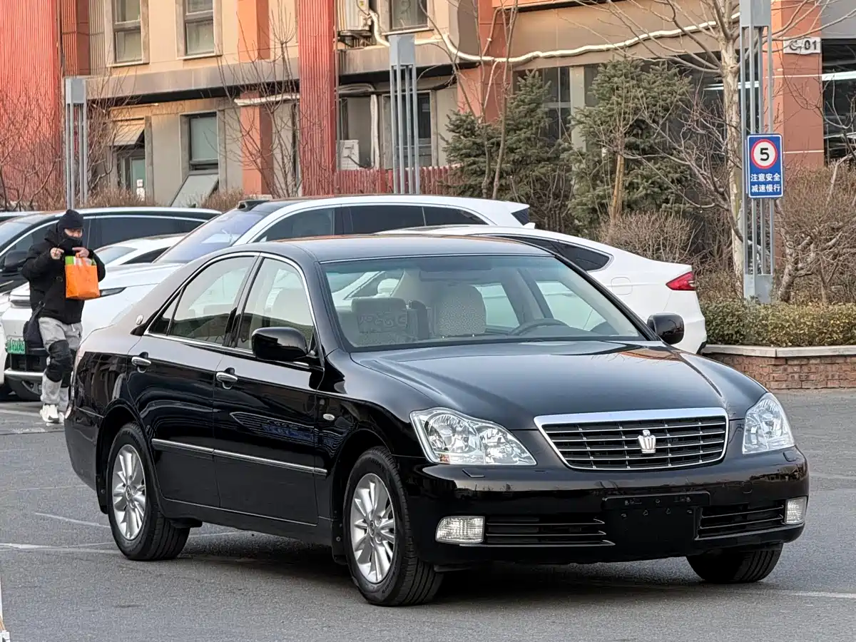 Toyota Crown 2007 2.5L Royal Special Edition фото 3