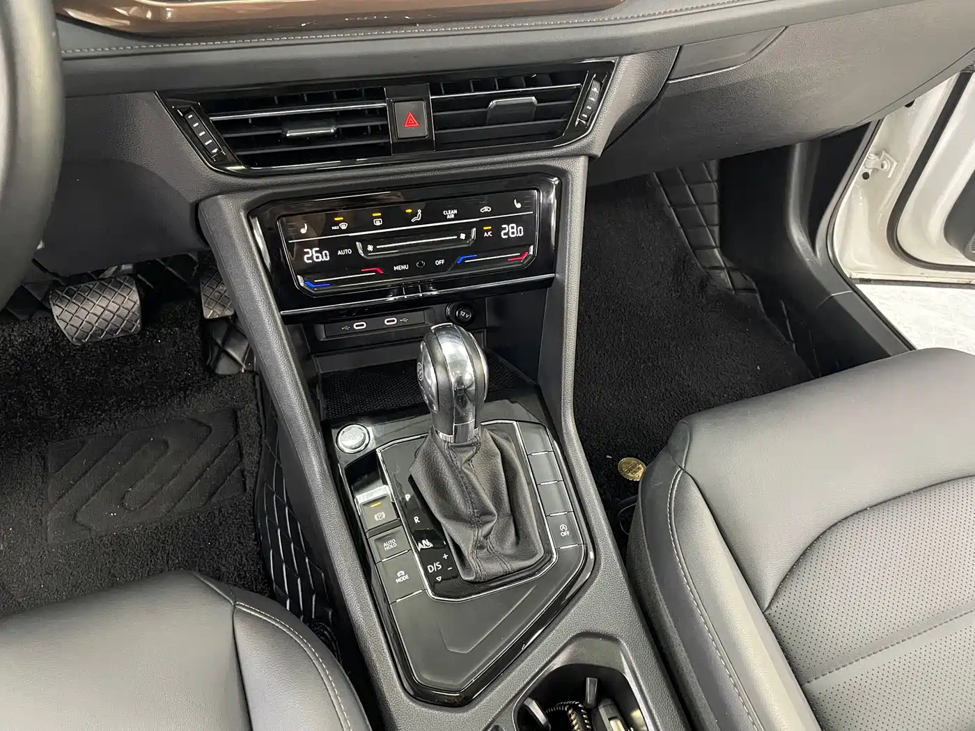 Volkswagen Tharu 2022 280TSI FWD Luxury Edition фото 11